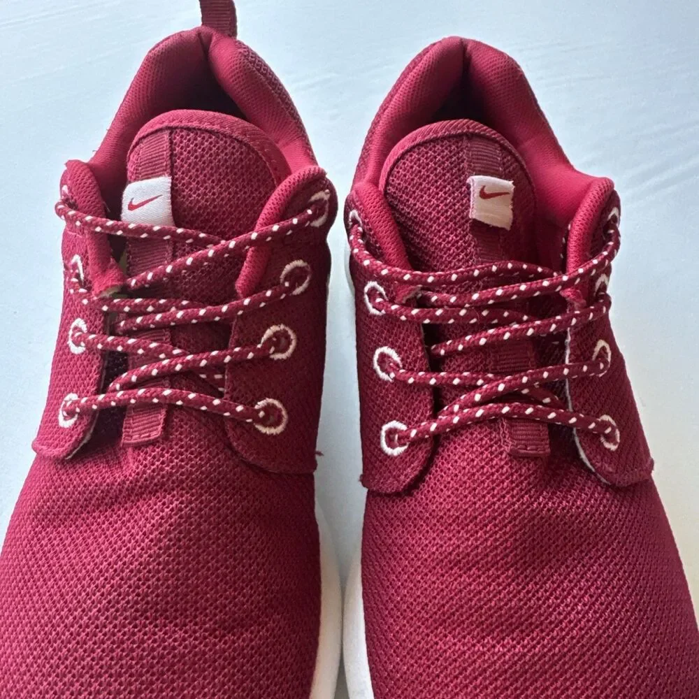 Nike Roshe Run Women's Size 8 Team Red Burgundy White Running Shoes 511881-019